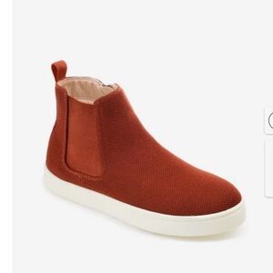 Journee Collection Kolbee Slip On Sneaker, size 8